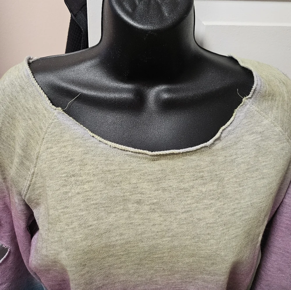 VENUS Cut Out Sleeve Ombre Sweatshirt NWT - Picture 4 of 12